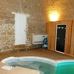 Bed & Breakfast La Au Chateau Pernant