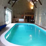 La Au Chateau Bed & Breakfast Pernant