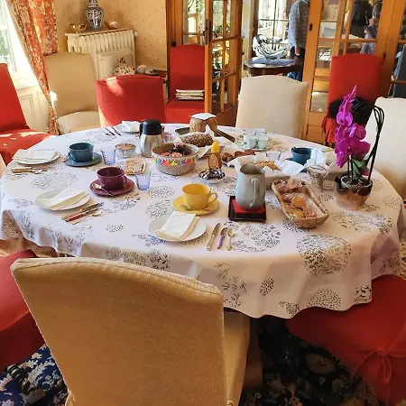 La Au Chateau Bed & Breakfast Pernant