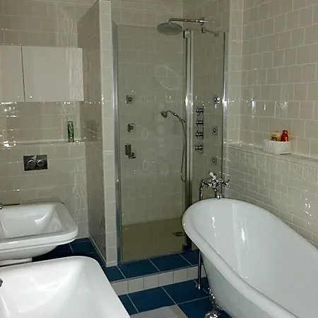 La Au Chateau 4*