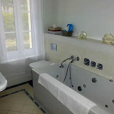 La Au Chateau Nocleg ze śniadaniem Pernant