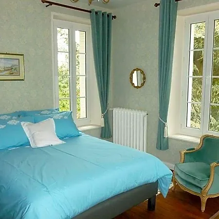 La Au Chateau Oda ve Kahvaltı Pernant