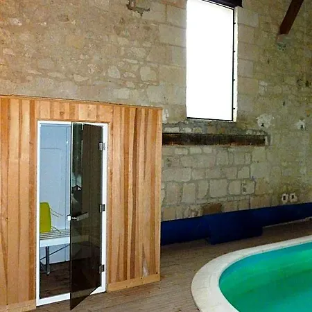 La Au Chateau Oda ve Kahvaltı Pernant