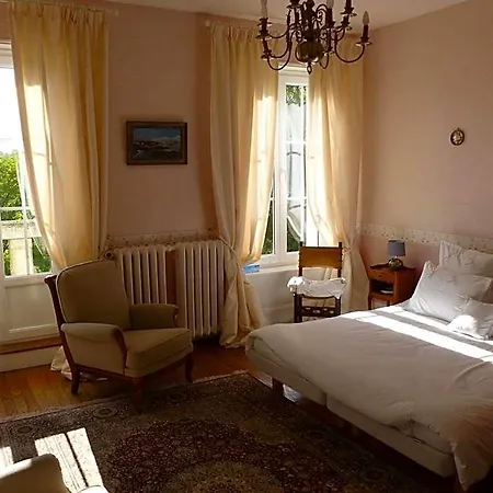 La Au Chateau Oda ve Kahvaltı Pernant