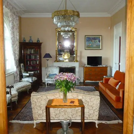 La Au Chateau Frühstückspension