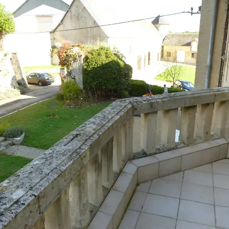 La Au Chateau Bed & Breakfast Pernant