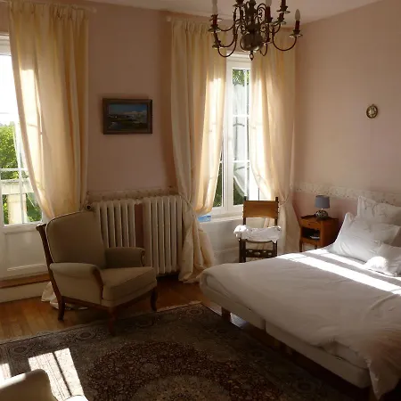 La Au Chateau Bed & Breakfast Pernant
