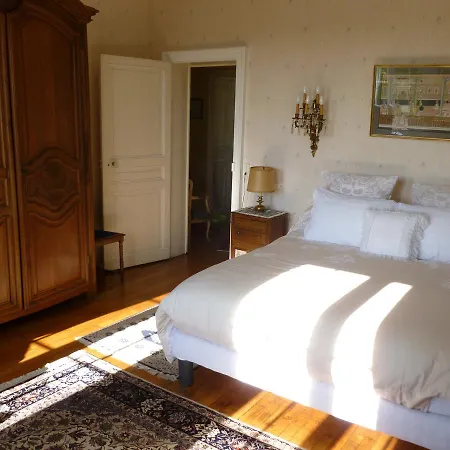 Bed & Breakfast La Au Chateau Pernant