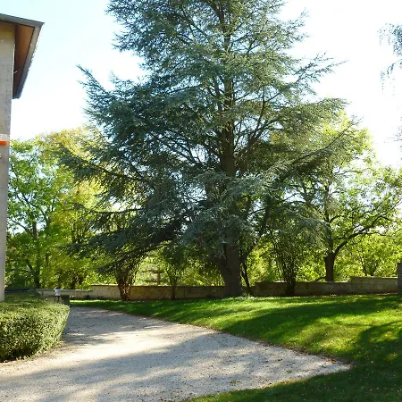 La Au Chateau Pernant