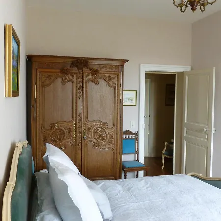 La Au Chateau Pernant