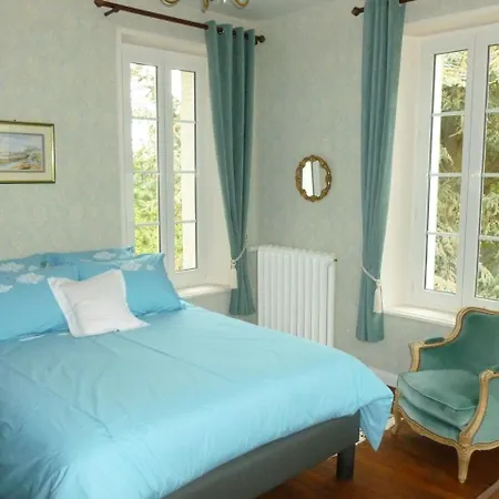 La Au Chateau Bed & Breakfast Pernant