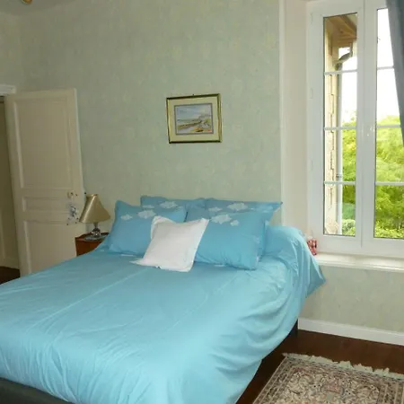 La Au Chateau Bed & Breakfast Pernant