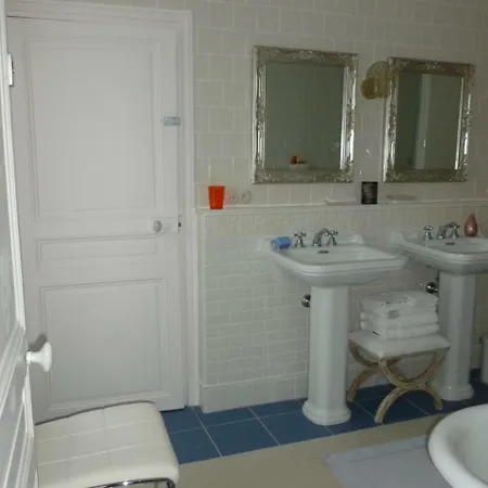 La Au Chateau Nocleg ze śniadaniem 4*